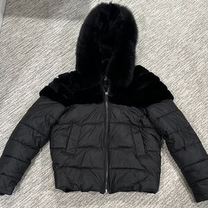 Elegant Black Fur-Trimmed Women's Puffer Jacket